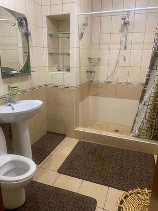 Хостелы Hata hostel Днепр Семейный номер с ванной комнатой-1